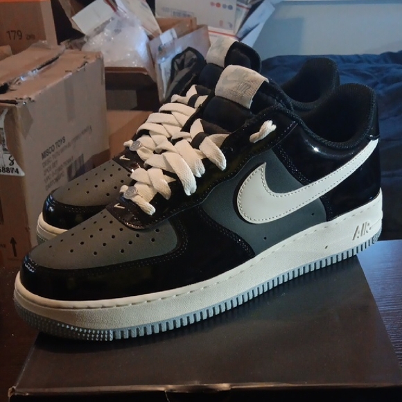 Nike Air Force 1 Low (2025) Black Iron Gray Patent Mens 10 Women 11.5 EUC OG BOX - Picture 2 of 10